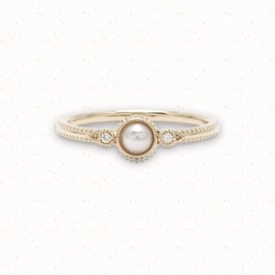 La perle blanche naturelle distingue l'anneau simple en argent sterling 925