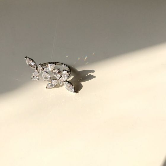 Hermoso anillo ajustable de plata de ley 925 con mariposa CZ