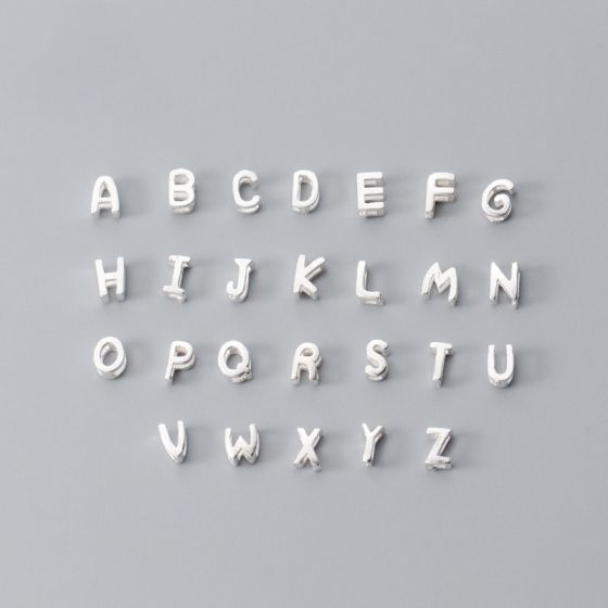 Hueco simple 26 letras inglesas de plata esterlina 925 tapas de cuentas de bricolaje