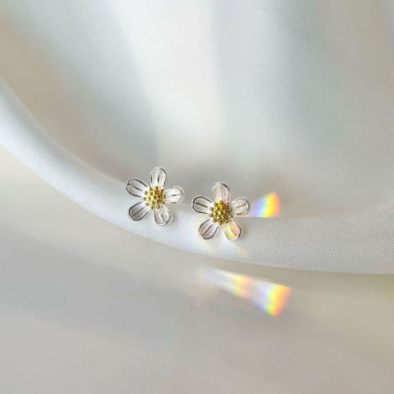 Summer Beautiful White Daisy Flower S999 Sterling Silver Stud Earrings